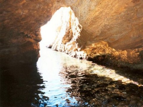 Filoctetes cave